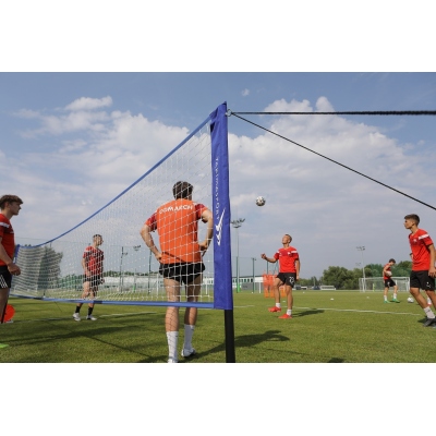 Volleyball-Set, Volleyball auf Naturrasen