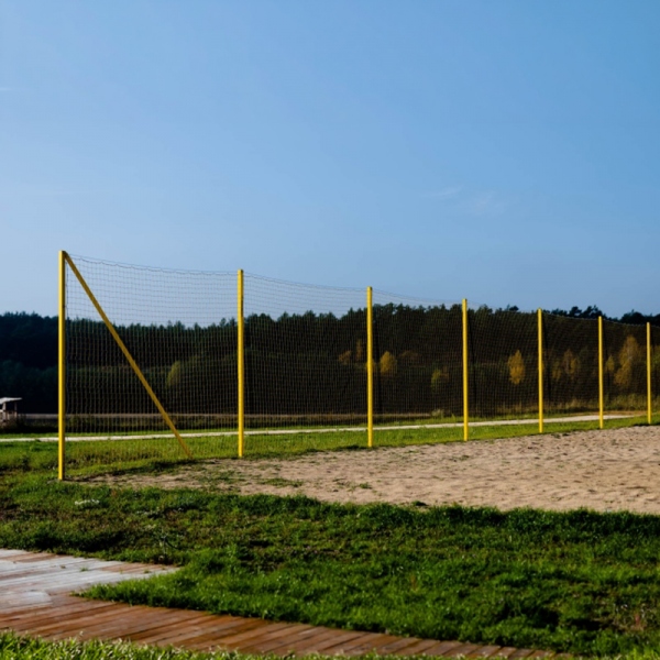 Kamuolių gaudyklė 4 x 15 m, cinkuota ir lakuota, 5 stulpeliai