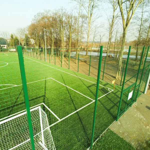 Piłkochwyt 4x15mb ocynk + lakier, 4 słupy + 2 odkosy