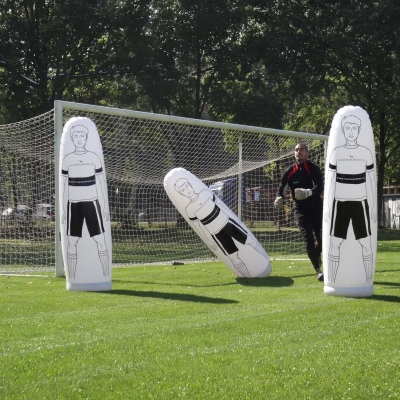 Trening piłkarski rzutów wolnych nad dmuchanym murem 205 cm
