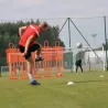 Trening rzutów wolnych z użyciem elastycznego muru PRO na boisku