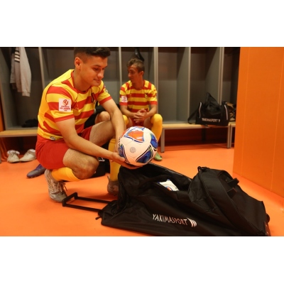 Sportovní taška na kolečkách pro vybavení hráče